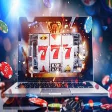 Antarmuka aplikasi mobile jimat toto menampilkan menu sportsbook dan kasino langsung